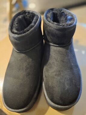 Kids Black Cozy Winter Boots - Plush Lined